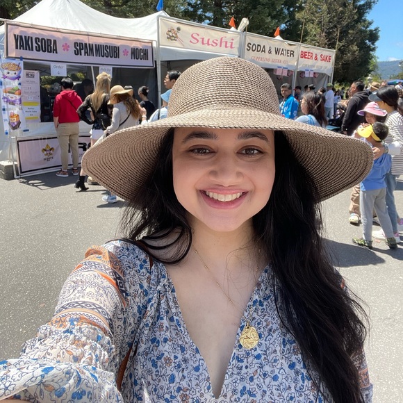 Hiyo. I’m Anvita. - Picture 1 of 3